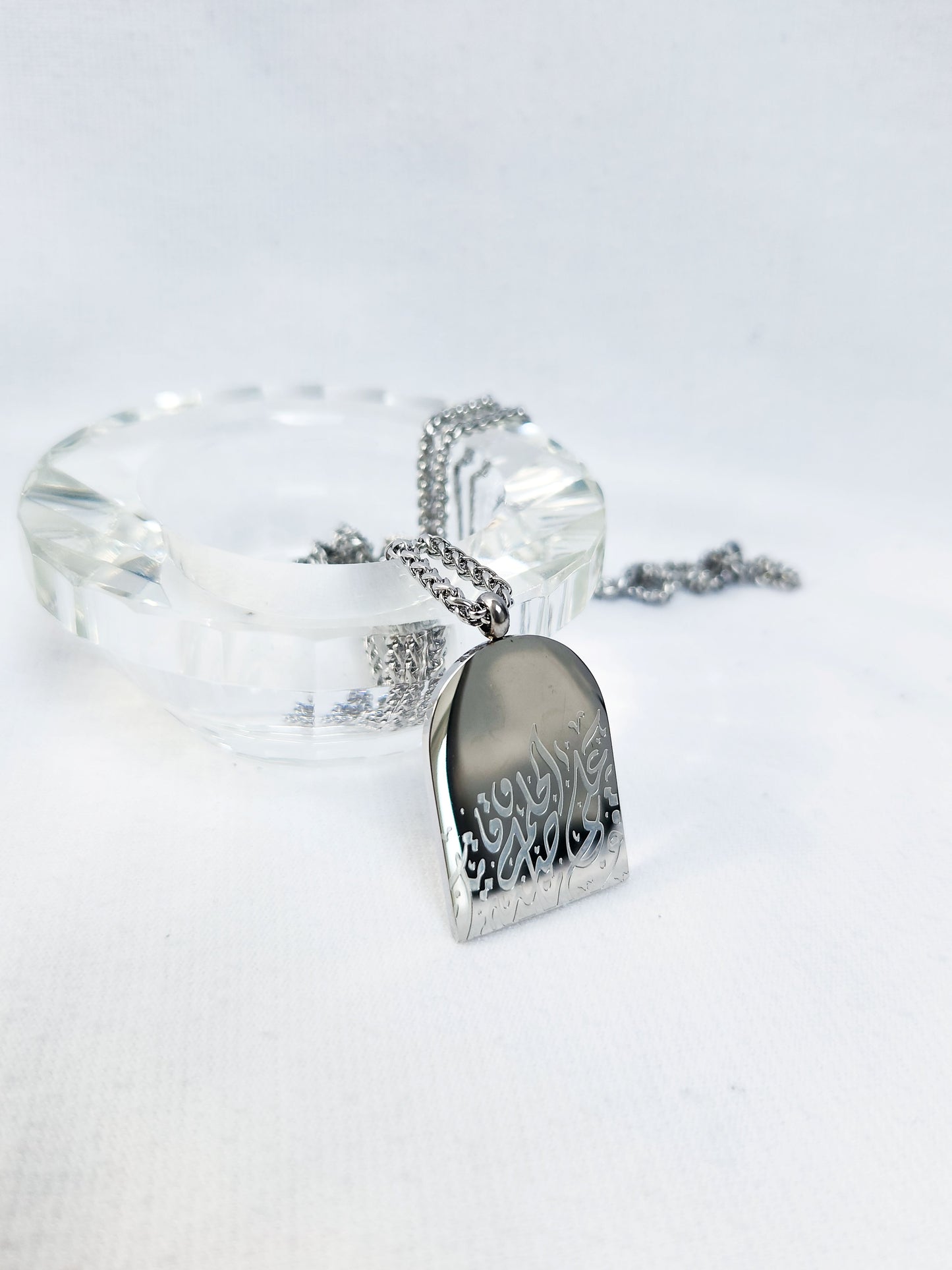 Arched pendant necklace "Fight for your dreams"
