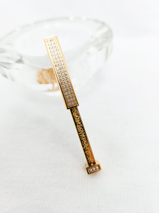 Retractable Kursi 3D bar zircon pendant