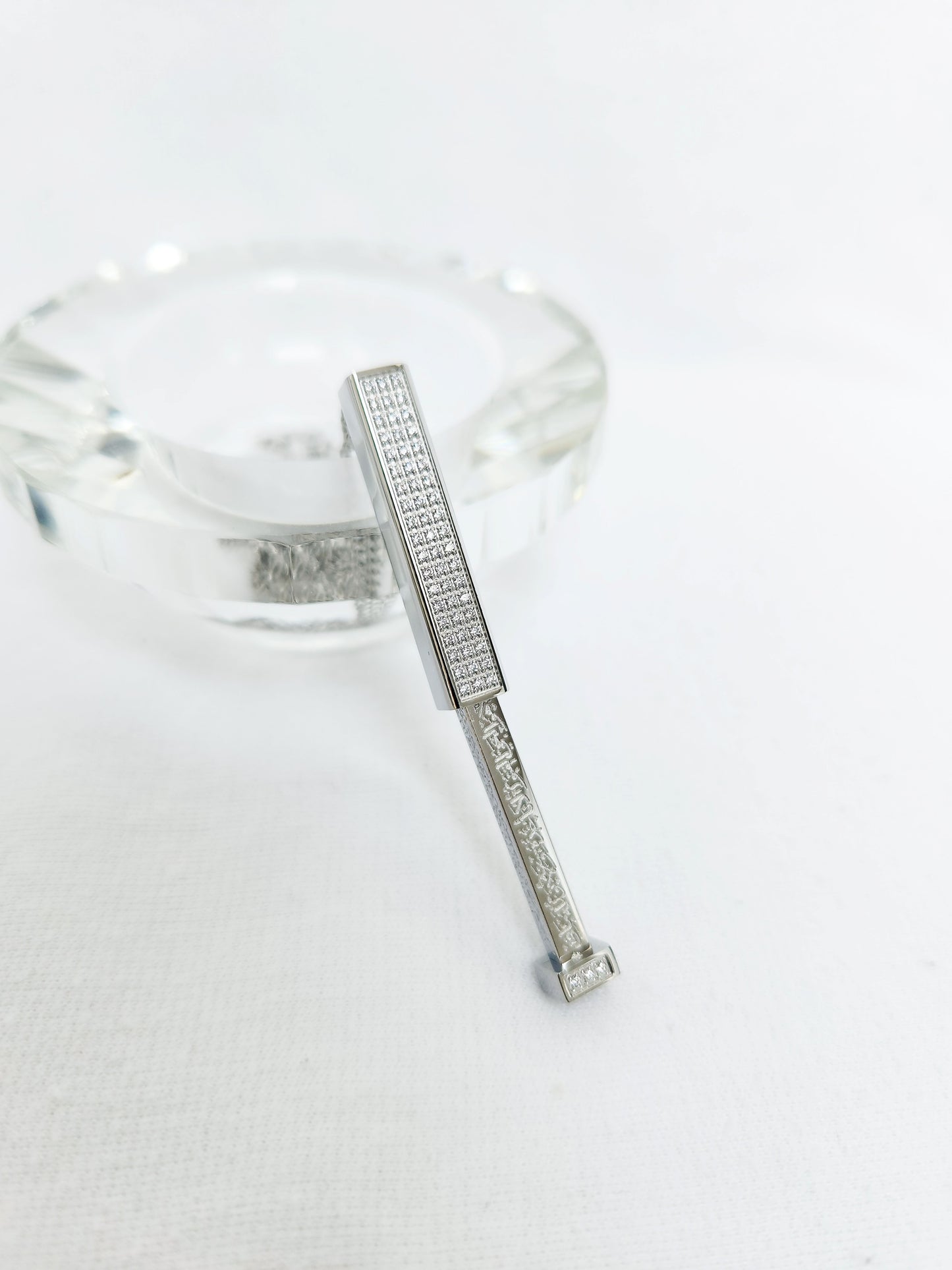 Retractable Kursi 3D bar zircon pendant