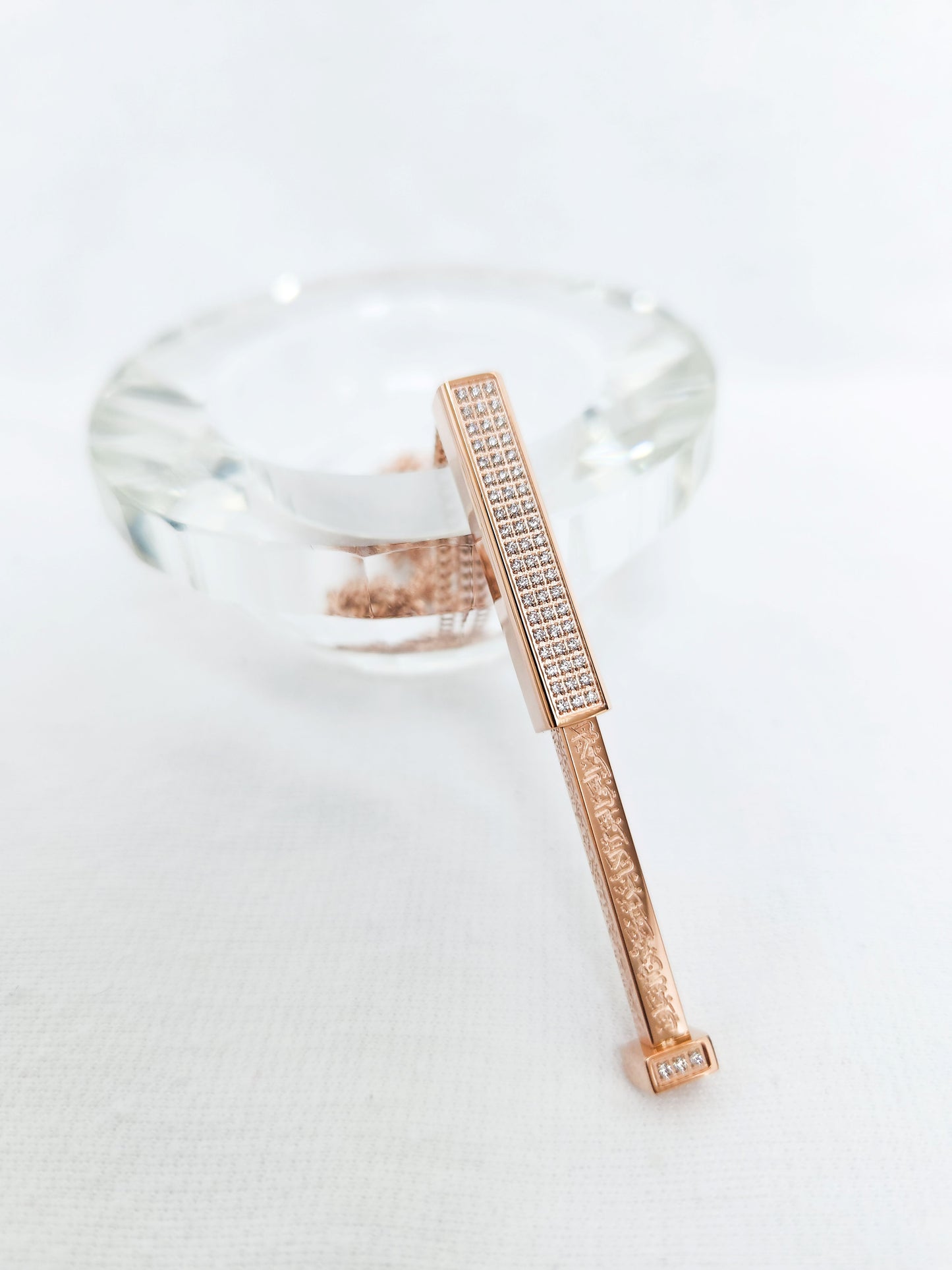 Retractable Kursi 3D bar zircon pendant