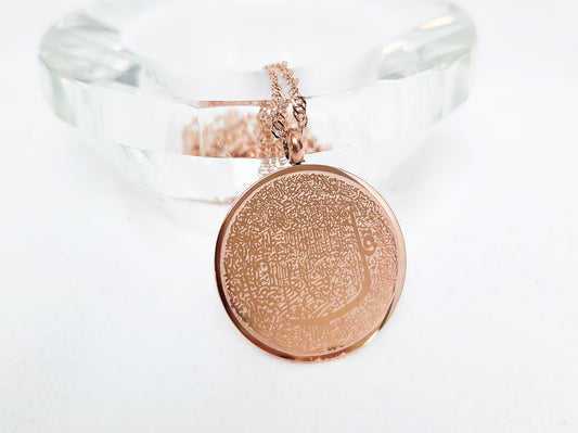 4 Qul round pendant necklace