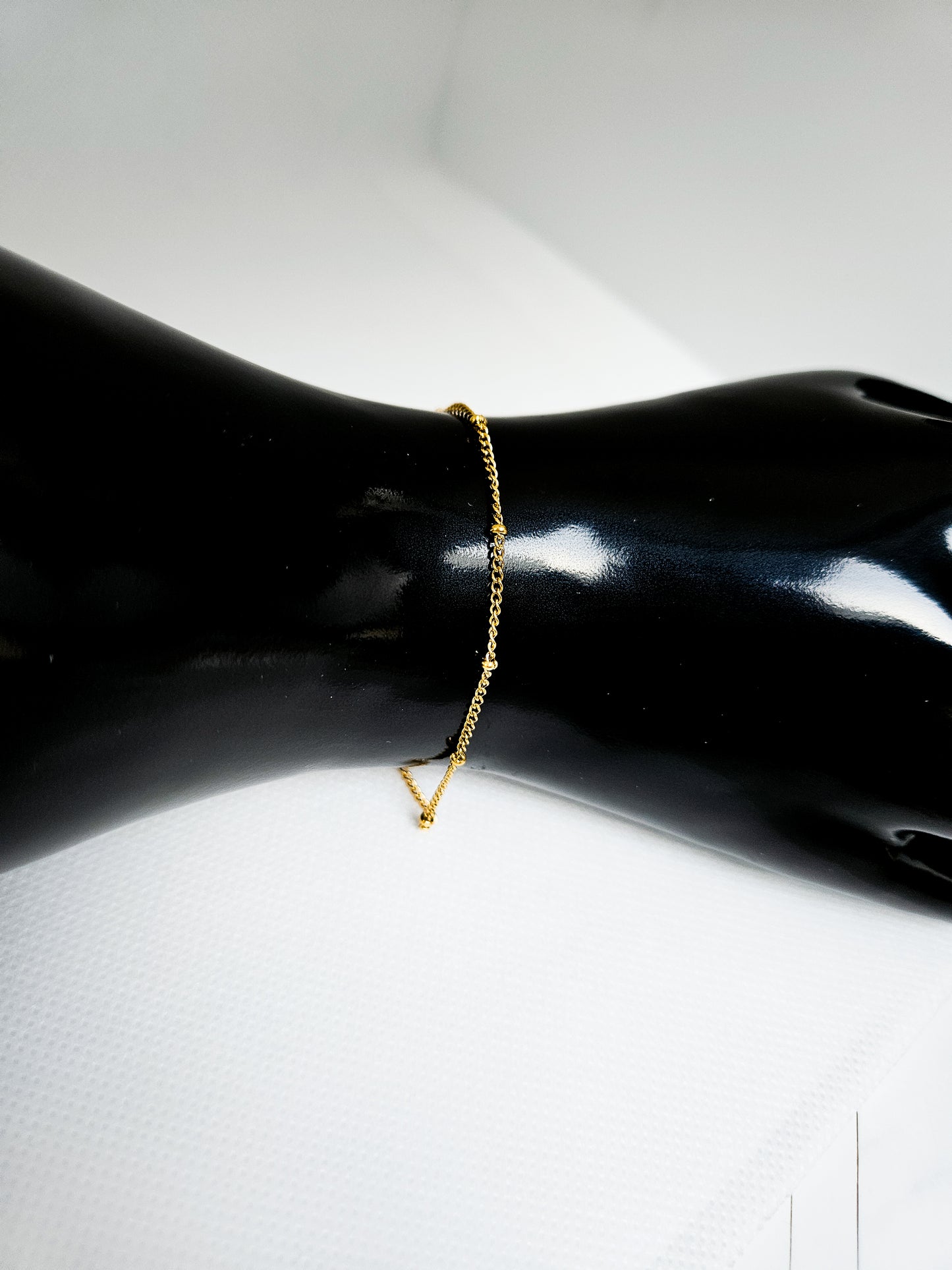 Dotted Bracelet – Minimal Elegance