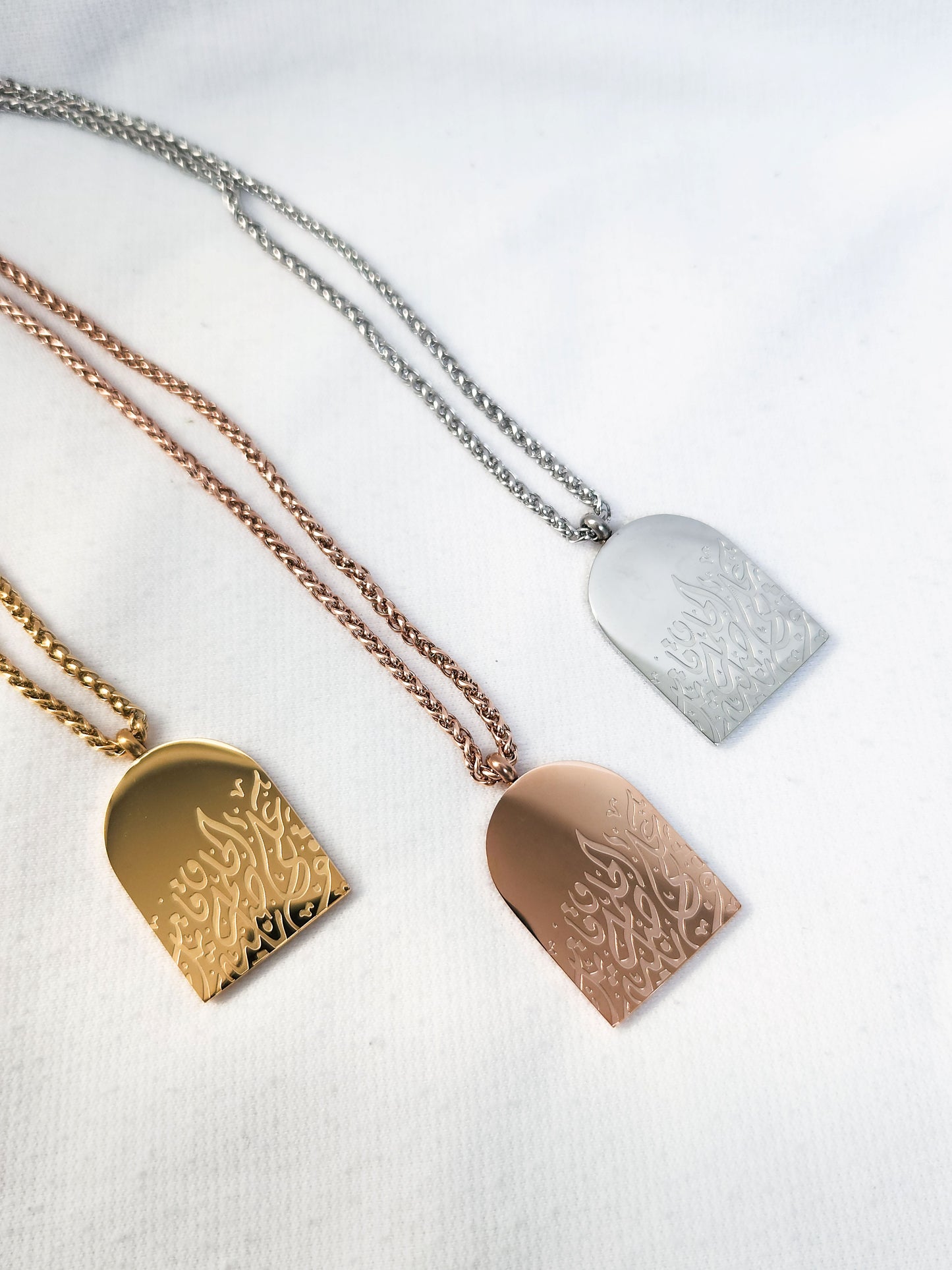 Arched pendant necklace "Fight for your dreams"