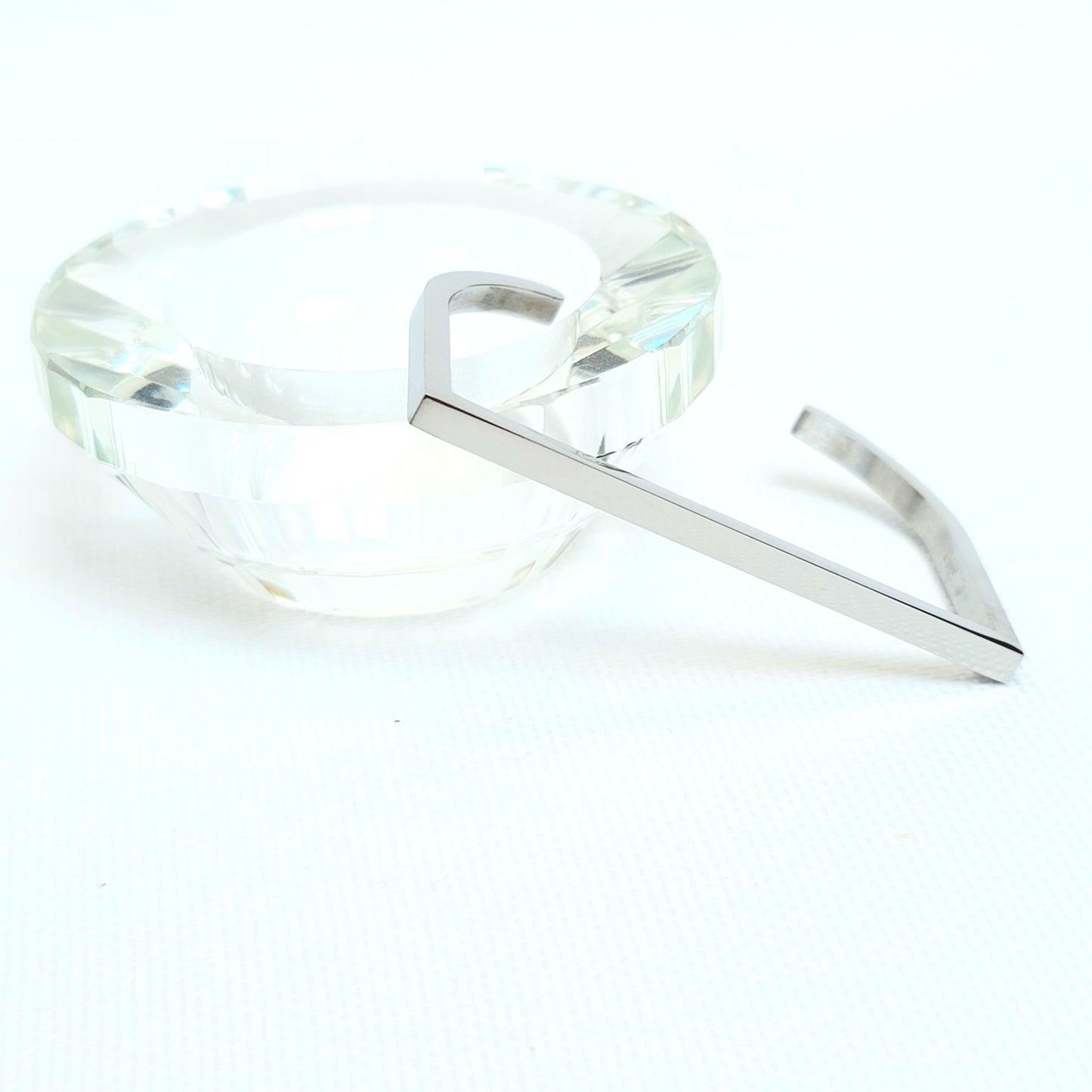 D shaped bar cuff bangle