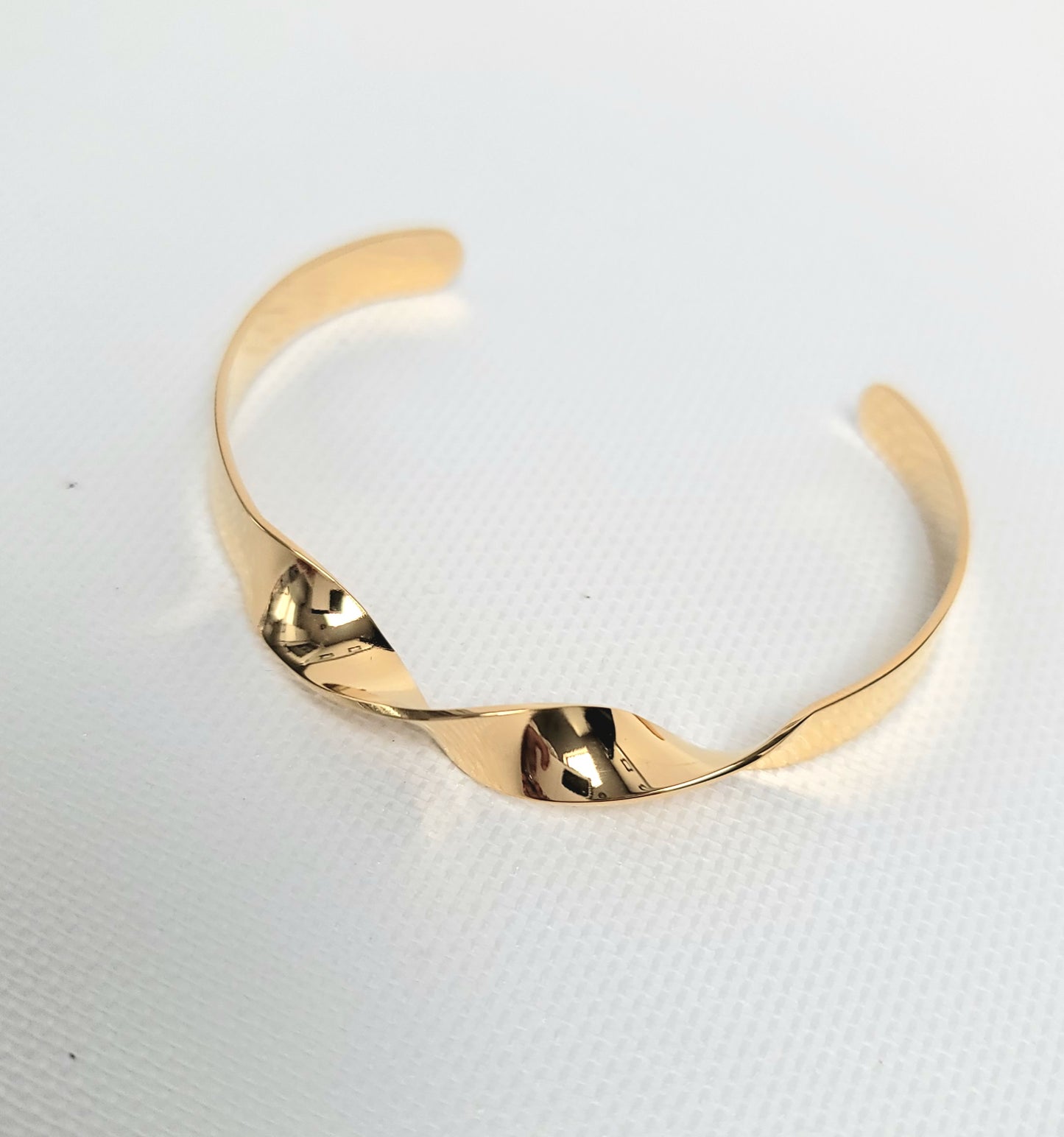 Twisted cuff bracelet